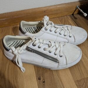 Taos Z-Soul White Sneakers with Silver Accents, 9 Womens